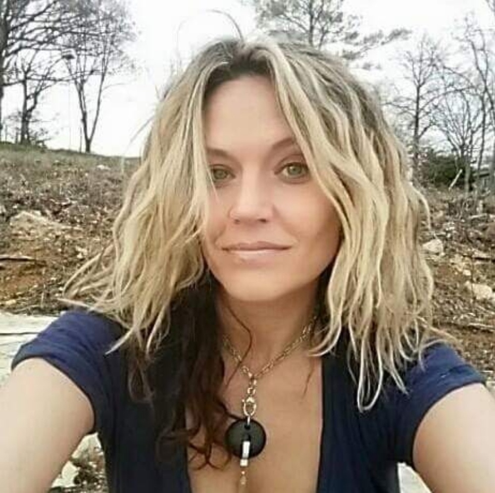 Meet your posher Jennifer ❤